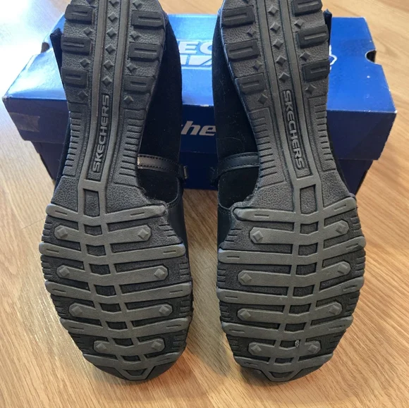 New In Box Skechers Black Women Shoes Size 10 - Picture 3 of 10